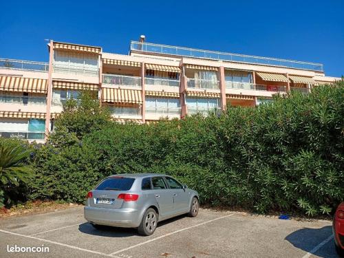 Résidence L'Iliade Appartement à 5 mn des plages Vue mer Parking gratuit Vallauris france