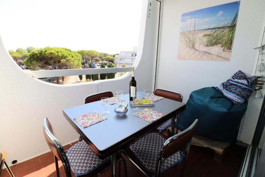 Appartement Résidence La Croisiere - 2 Pièces pour 4 Personnes 504 18 Route des Marines Rés. La Croisière, Entrée Antigua 1er étage n°14 PK n°725, 30240 Le Grau-du-Roi