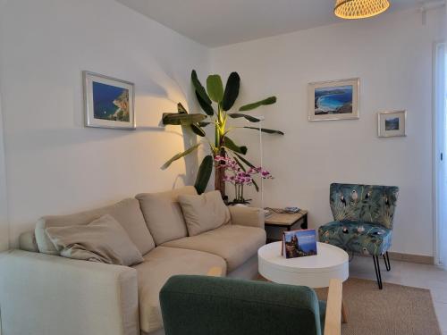 Appartement Residence Marina di Bravone - appartement 8 personnes Vue Mer 1er etage N40-41 Residence Marina di Bravone, Plage de Bravone, Bat B2 Lot 40-41 Linguizzetta