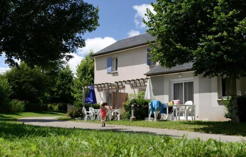 Village vacances Résidence Odalys Le Hameau du Lac Rue de la Peyrade Rignac - Aveyron