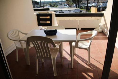 Appartement Résidence PORT NATURE - 2 Pièces pour 4 Personnes 264 Entrée Village naturiste rond point du Bagnas Le Cap d\'Agde