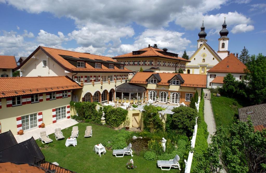 Hôtel Residenz Heinz Winkler Kirchplatz 1, 83229 Aschau im Chiemgau