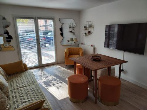 Appartement Rez-de-chaussée privatif spacieux 3* d'une villa centre ville 9 Rue du Docteur Léopold Jaubert Hyères