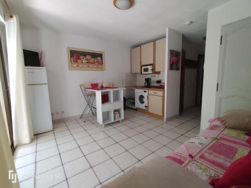 Appartement REZ DE JARDIN avec COIN NUIT et PARKING POUR TOUT FAIRE A PIED 30 Rue André Malraux Bandol