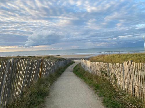 Appartement Rez de jardin en Accès direct mer(100m) près de la Thalasso 32 Avenue Charles de Gaulle Cabourg