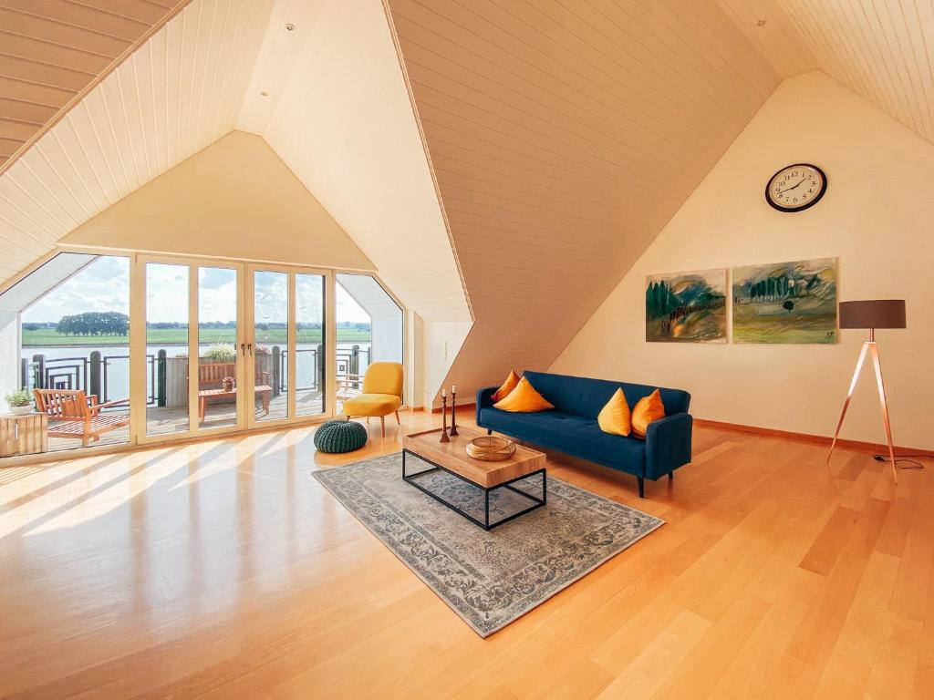 Appartement Rheinloft 3 - Große Giebelwohnung mit Dachterrassen an der Rheinpromenade 3 Rheinpromenade 4. Etage, 46446 Emmerich