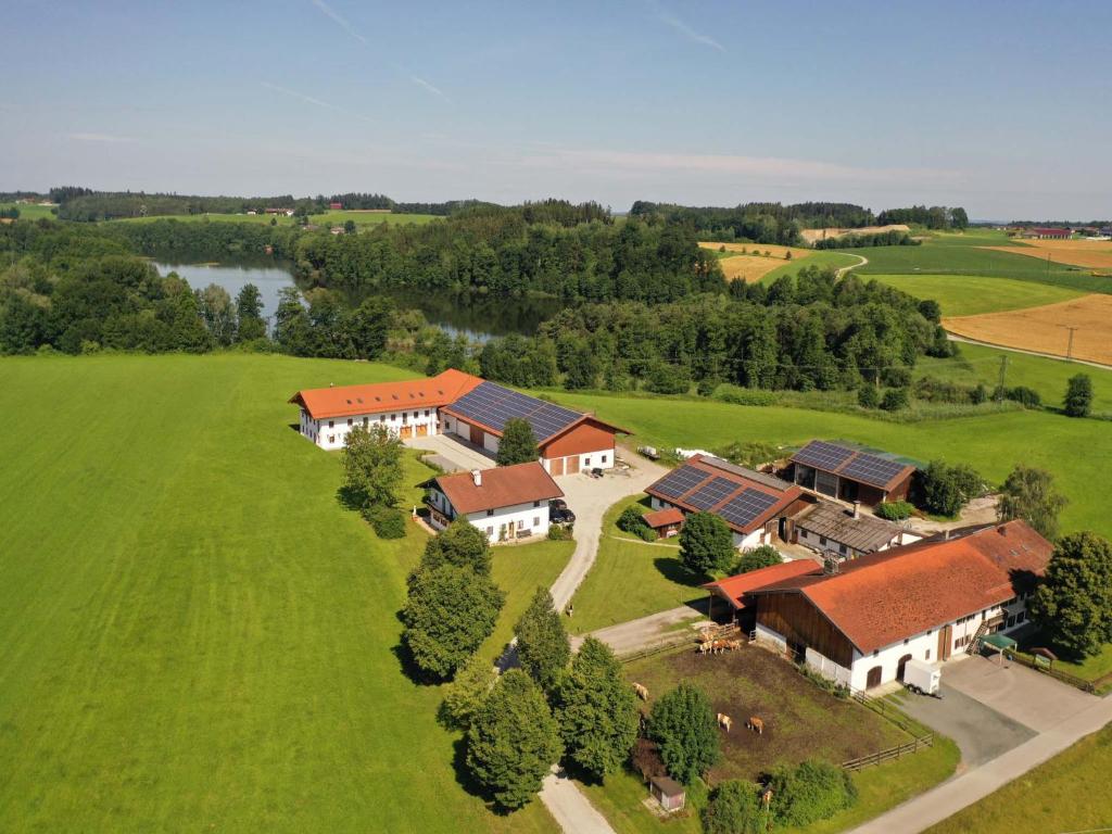 Appartements Rinser See-Hof Rins 2, 83139 Söchtenau