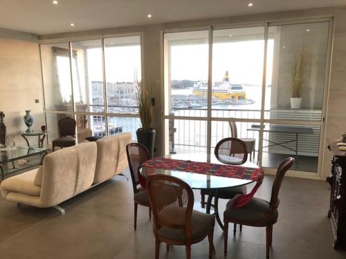 RIOPASSIONS Grand Apt 2 chambres Port Toulon france