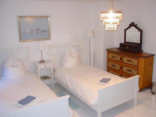 B&B / Chambre d'hôtes Robert's Bed & Breakfast Steinstrasse 3 Helmarshausen