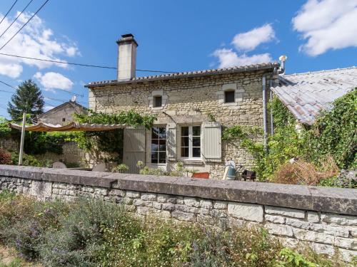 Maison de vacances Romantic holiday home in Sossais with fenced garden  Savigny-sous-Faye