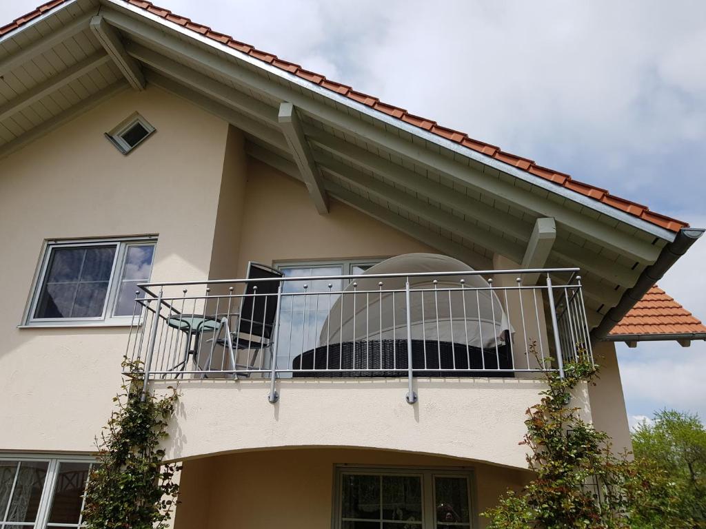 Appartement Romantik Ferienwohnung am Tor zum Allgäu - Erwachsenenferienwohnung 2 Buchstraße, 86925 Fuchstal