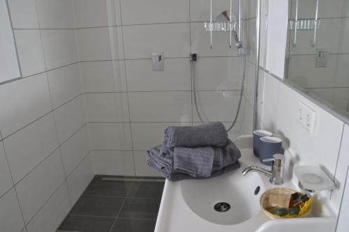 B&B / Chambre d'hôtes Romantisches Bed&Breakfast Apfelstern Georg Ehnes Platz 1 Eingang  Feuchtwangerstraße Wörnitz