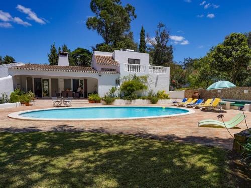 Villa Roofed Villa in Albufeira with Private Swimming Pool  Olhos de Água