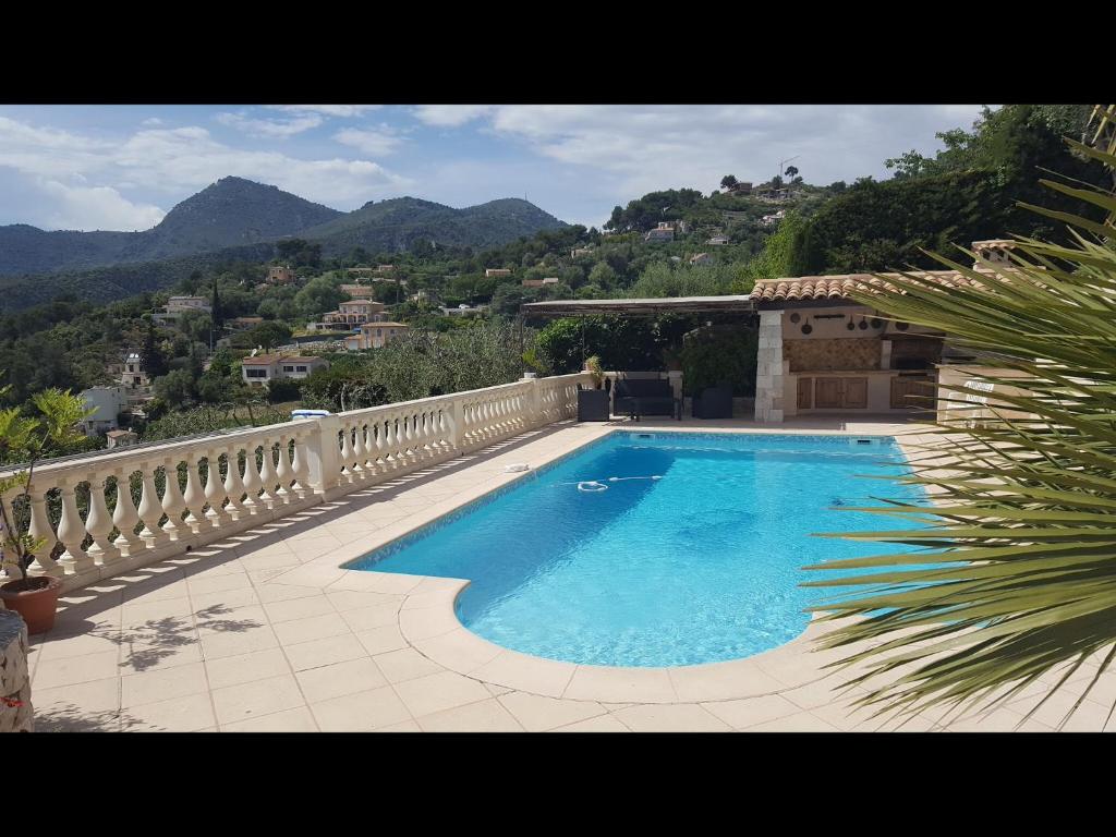 Maison d'hôtes Room in Apartment - Beautiful F1 standing swimming pool, view Lieu dit la Colle , 9 hameau de la Colle, 06730 Saint-Andre-de-la-Roche