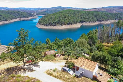 Rosa the Cosy Cabin - Gypsy Wagon - Shepherds Hut, RIVER VIEWS Off-grid eco living Pedrógão Grande portugal