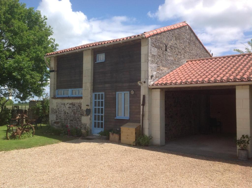 Villa Rose Barn Cersay 1 Lieu dit la Guillotiere, 79290 Cersay