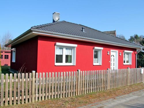 Maison de vacances rotes Ferienhaus im Fischerdorf Oberreihe 6f Freest