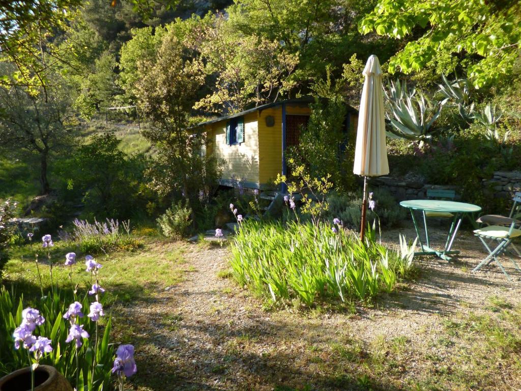 Maison de vacances Roulotte 120 Le Jonchier Chemin Sous Veyronne, 26110 Aubres