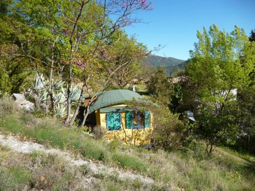 Maison de vacances Roulotte 120 Le Jonchier Chemin Sous Veyronne Aubres