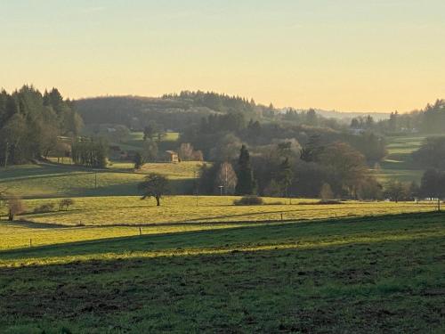 Séjour à la campagne Roulotte 360° nature Neuvialle Champnétery