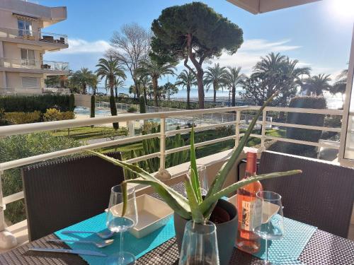 Royal Palm SEA VIEW apartment Cannes france