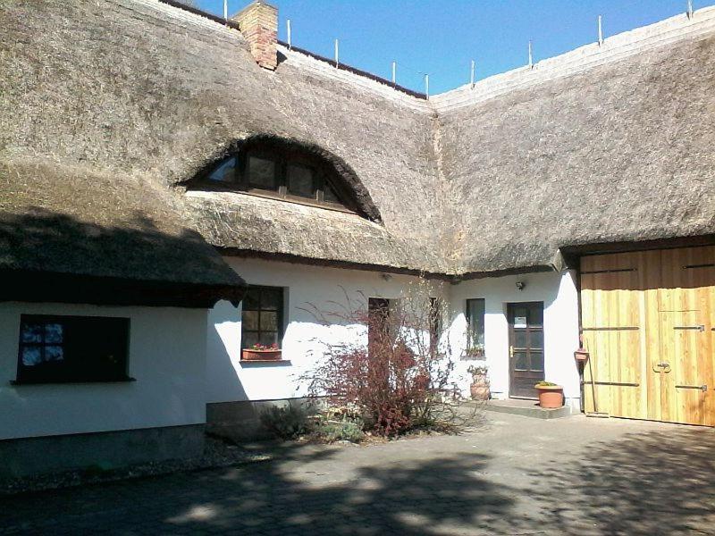 Appartement Ruegen Fewo 40 Ferienwohnung im Reedgedeckten Bauernhaus, 18573 Bantow
