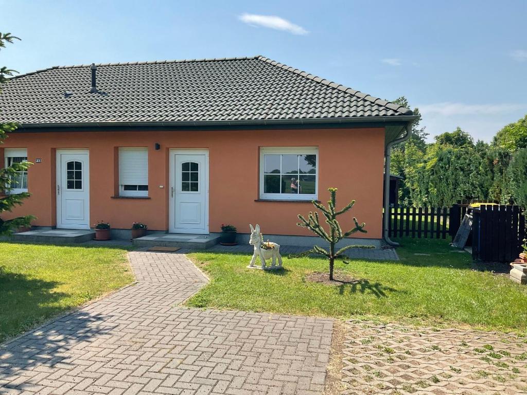 Appartement Rügen Fewo 211 Ferienhaus im Wiesenweg 7, 18528 Parchtitz