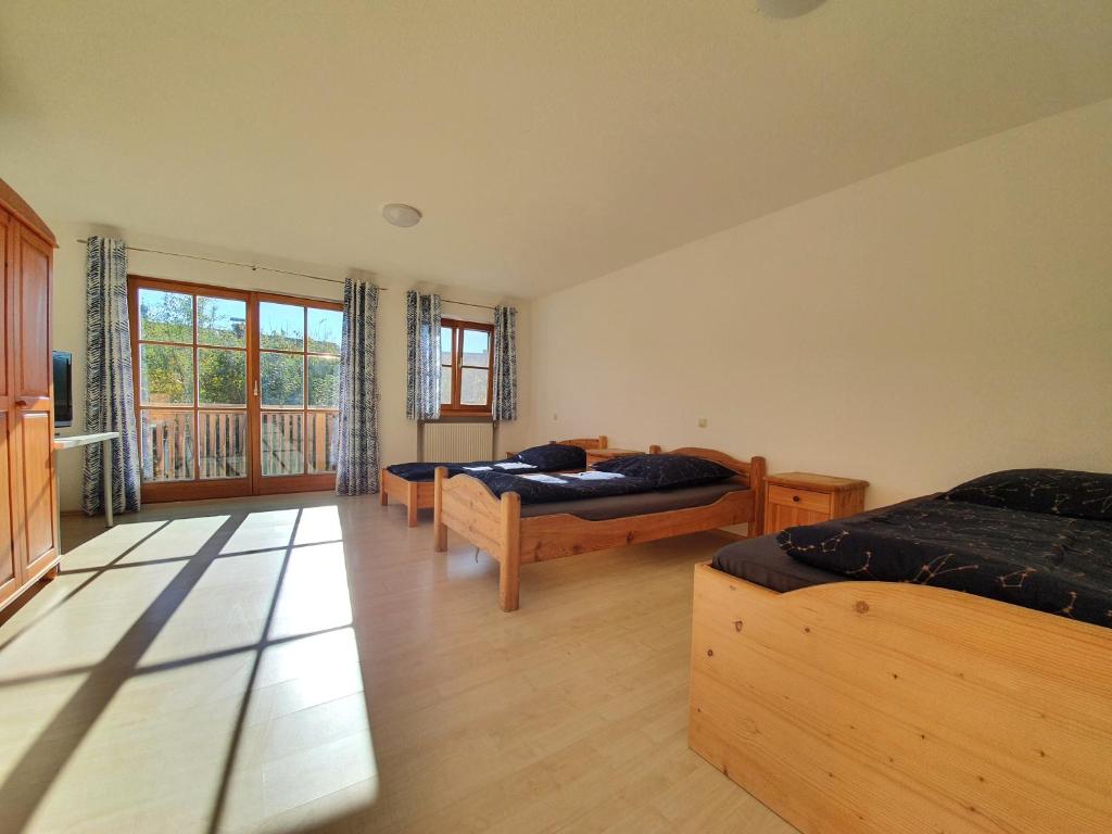 Appartement Ruhige Lage schnelles Internet 100 Mbits Netflix LG TV 4K 55\ Pfarrer-Jäger-Strasse 14 1. Stock, 83329 Waging am See, Deutschland, 83329 Otting