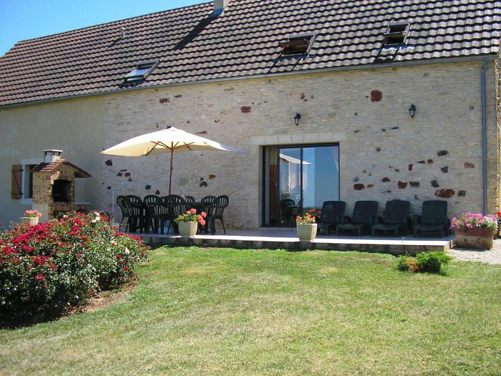 Maison de vacances Rural detached holiday home with garden and magnificent view in France , 46340 Lavercantière