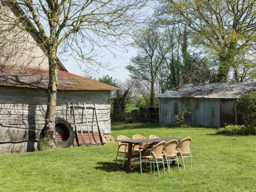 Maison de vacances Rustic Holiday Home in Normandy France with Garden  Gouvets