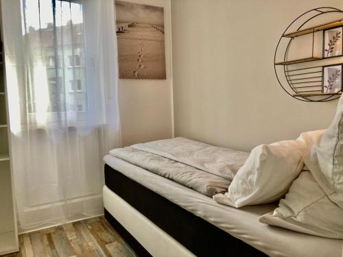 Appartement SaarPartment XL3 nähe HBF in Saarbrücken - 2 Schlafzimmer, Küche, Bad, Balkon, Boxspringbetten, WiFi, Parking - 11x in SB Dr.-Maurer-Straße Sarrebruck