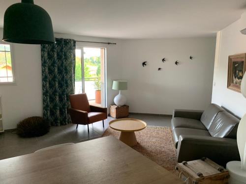 Appartement Saint-Péray : La Chapelle du Prieuré 8 Allée de la Chapelle Saint-Péray