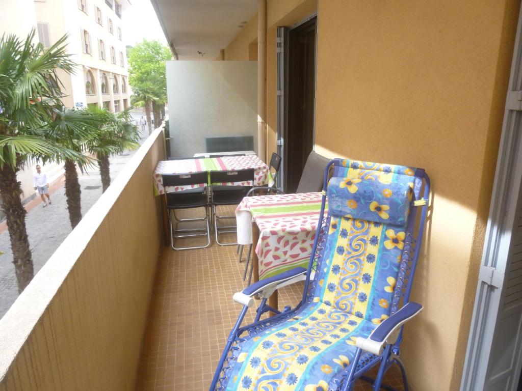 Appartement SANARY - Zone piétonne - GARAGE - CLIM - 2 chambres 4 à 6 personnes - WIFI Résidence le Régent 1er étage 4 Rue Joseph Courrau, 83110 Sanary-sur-Mer