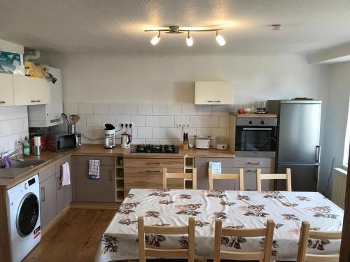 Appartement Sanierte möblierte Altbauwohnung am Waldrand für bis zu 6 Personen Neuendorfer Str. 18c Borkheide