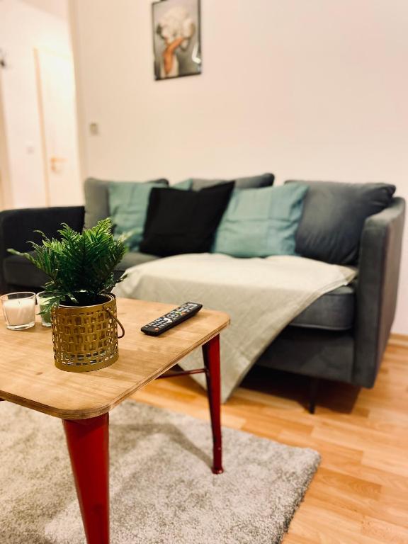 Appartement Saniertes Studio mit Balkon, WLAN, Smart-TV & Küche in City-Nähe 5 Treppenstraße, 99089 Erfurt