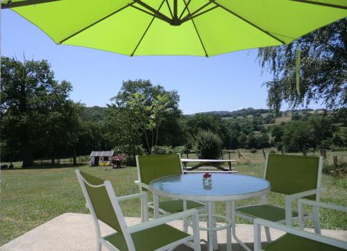 Maisons de vacances Sans Parure : Gîtes Les Beauffes Buxières-sous-Montaigut