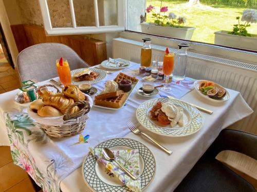 Sans Souci Bed and Breakfast with Restaurant Luzillé france