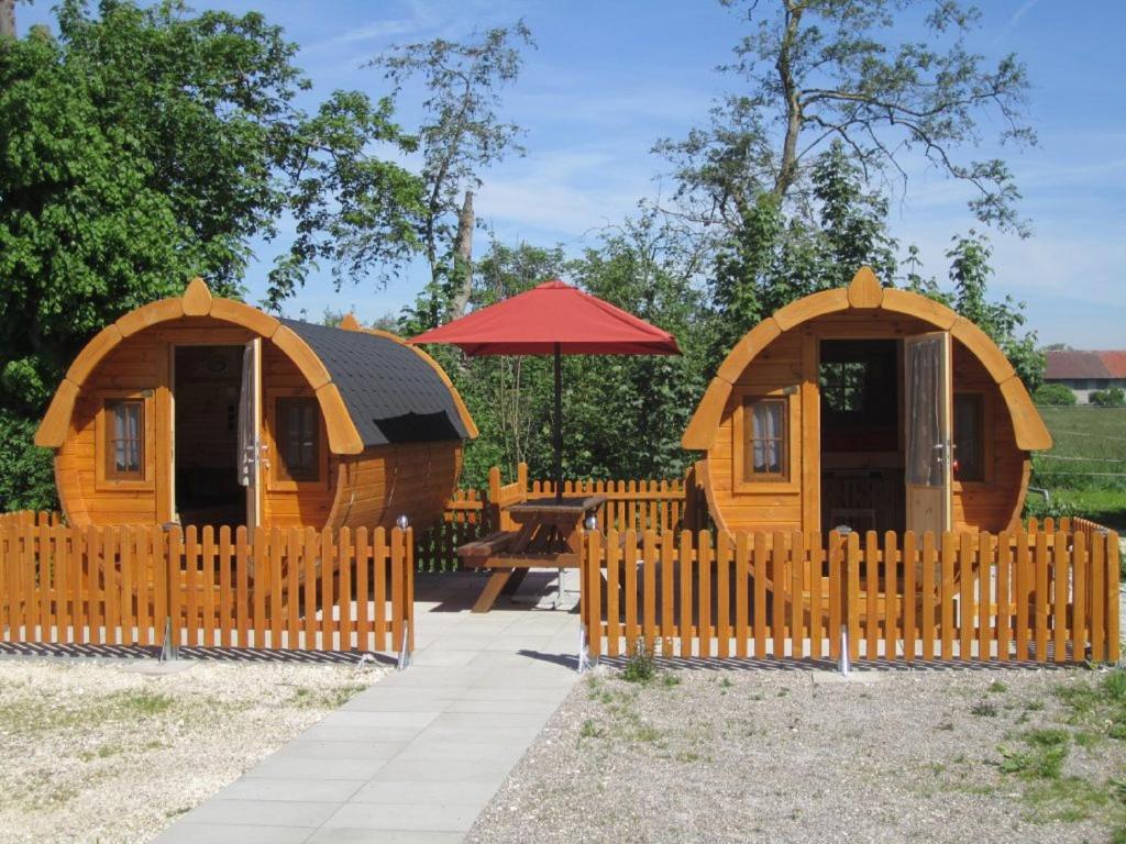 Tente de luxe Schlaffass-Camping Gutshof Donauried Heidenheimer Straße 115, 89312 Guntzbourg