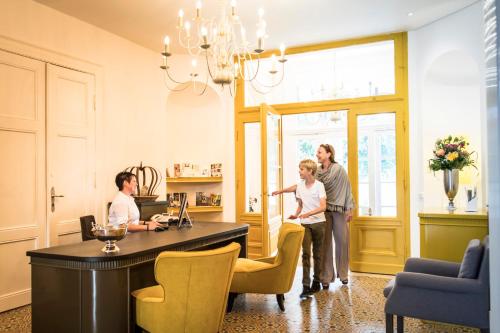 Hôtel Schloss Kaarz mit Park Obere Dorfstraße 6 Kaarz