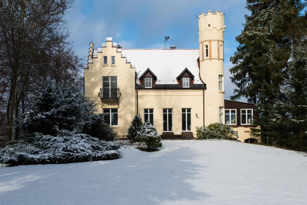 Villas Schloss Suggenstein Friedhofstraße 7, 72488 Sigmaringen