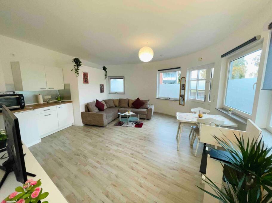 Appartement Schönes Bungalow, Check-In Kontaktlos, Zentral 78a Rheingoldstraße, 47229 Duisbourg