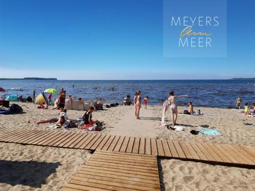 Maison de vacances Schwarzes Holzferienhaus mit Sauna in Zierow -- SONNENECK -- 500m zum Ostsee-Strand, 4 - 6 Personen 10 Bernsteinring Zierow