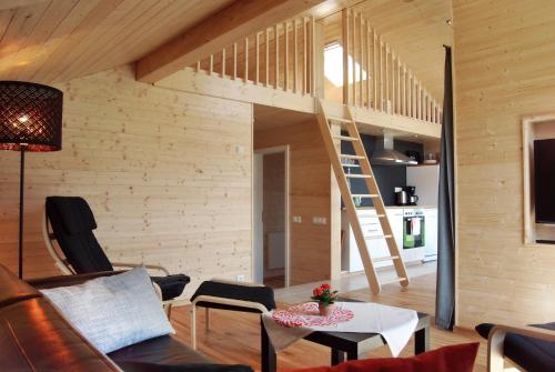 Maison de vacances Schwarzes Holzferienhaus mit Sauna -- L I E B L I N G S P L A T Z -- an der Ostsee, Zierow bei Wismar, Strand 500m, alles inklusive 12 Bernsteinring Zierow