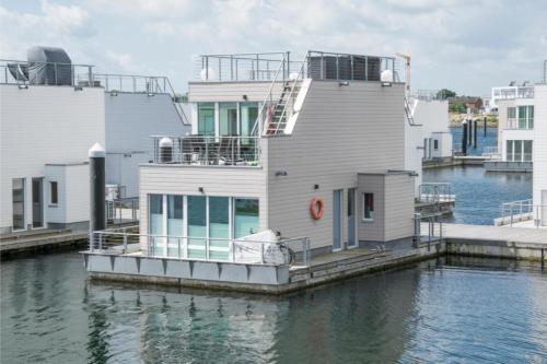 Maison de vacances Schwimmendes Haus Hausboot Schleidamm 25b Olpenitz