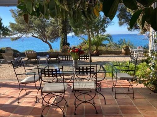 Maison de vacances Sea view holiday home in Sanary sur Mer with private pool  Sanary-sur-Mer