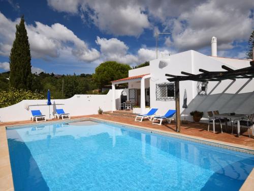 Secluded villa in Bordeira with a private swimming pool Santa Bárbara de Nexe portugal