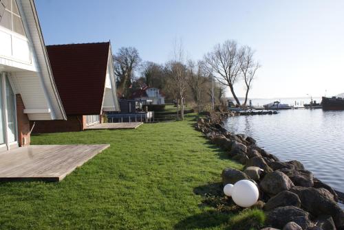 Maison de vacances Seetraum 10 mit Ruderboot am Schweriner See - ABC212 An der Marina Bad Kleinen