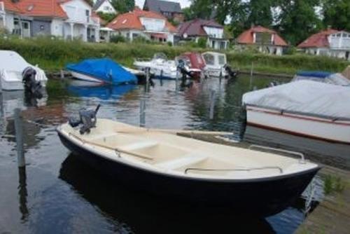 Seetraum 10 mit Ruderboot am Schweriner See - ABC212 Bad Kleinen allemagne