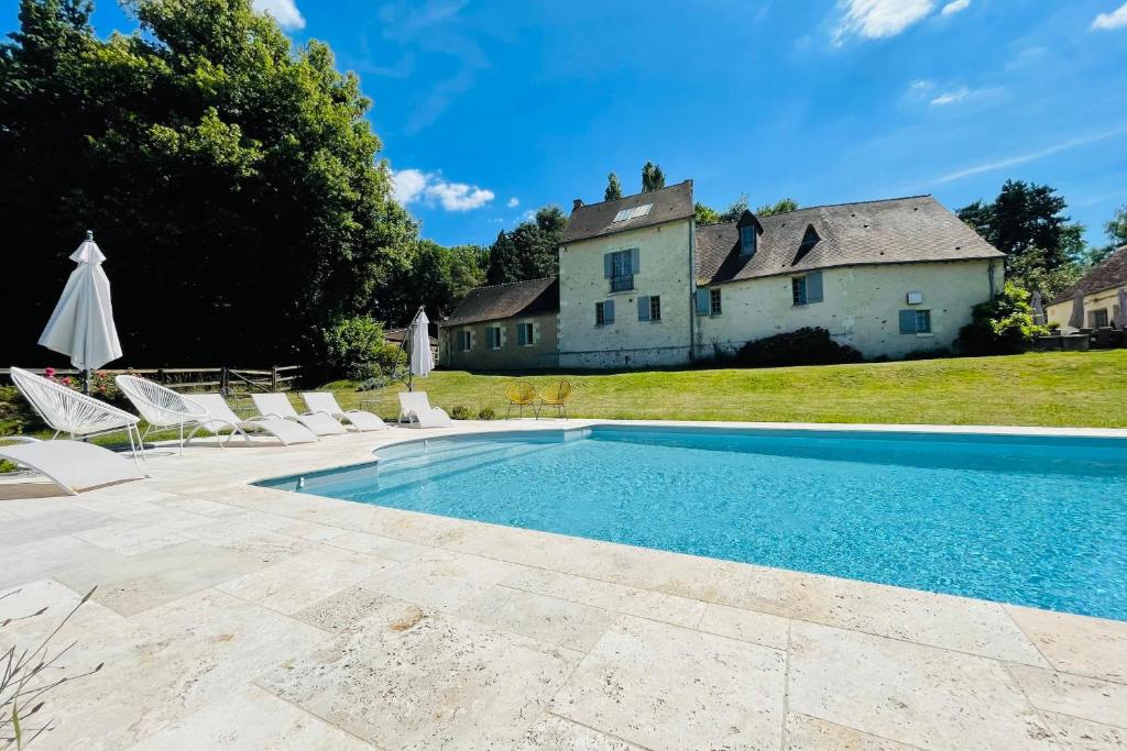 Villa Seigneurie Les Aulnaies bâtisse d'exception avec piscine Les Aulnaies 37230 FONDETTES (Portail blanc), 37230 Fondettes