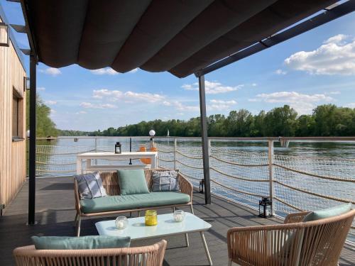 SeineHouse - Maison flottante (HouseBoat) - Séjour magique sur l'eau Vaux-sur-Seine france